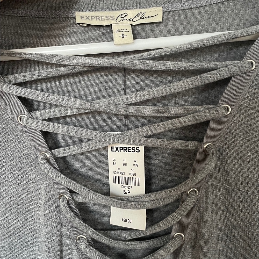 Express Women’s Small NWT Gray Lace-Up V-Neck Long Sleeve Top - Picture 2 of 5